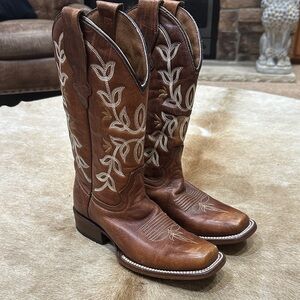 Circle G Brown Heeled Boots with Cream Embroidery